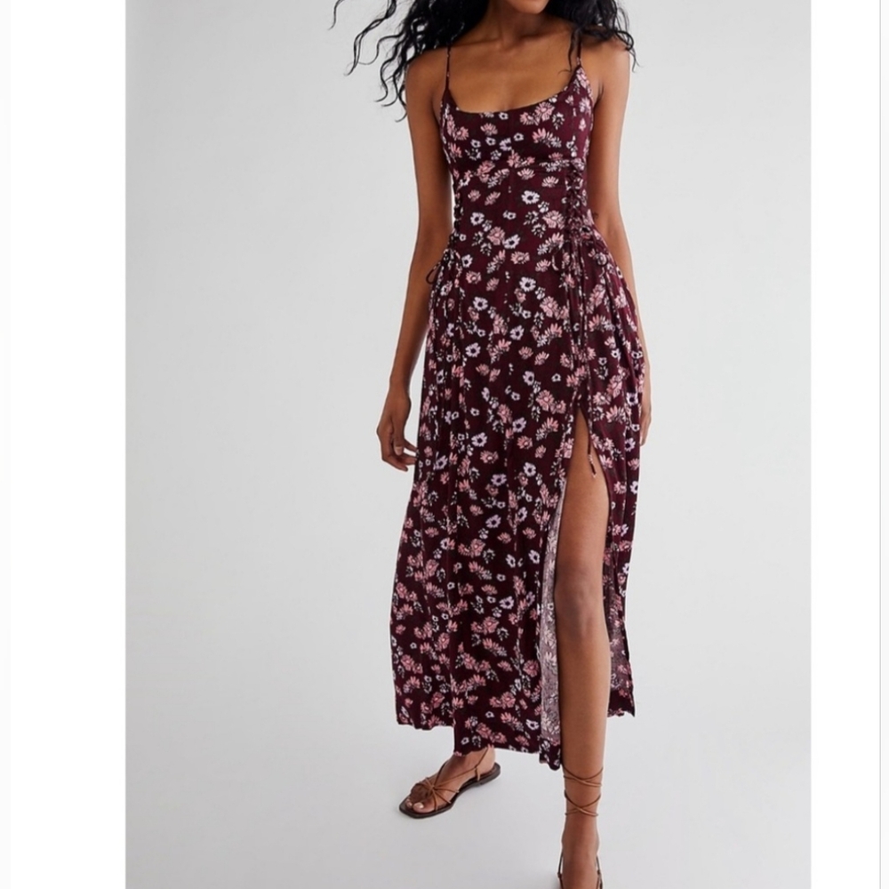Free People Taryn Maxi Dress Size 4 | Burgandy Floral Ruched High Side Slit Boho
